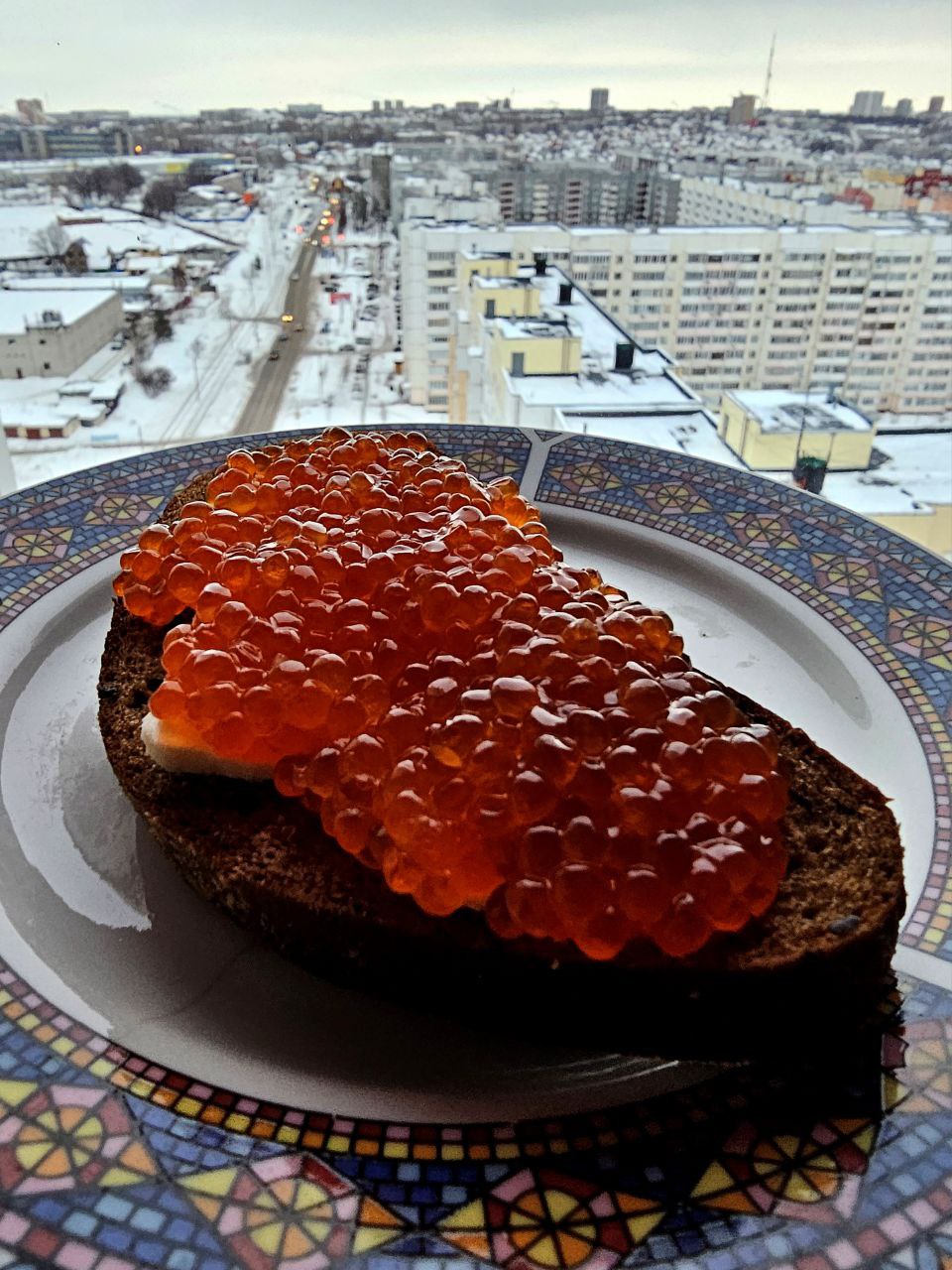 Форелевая икра на ложке