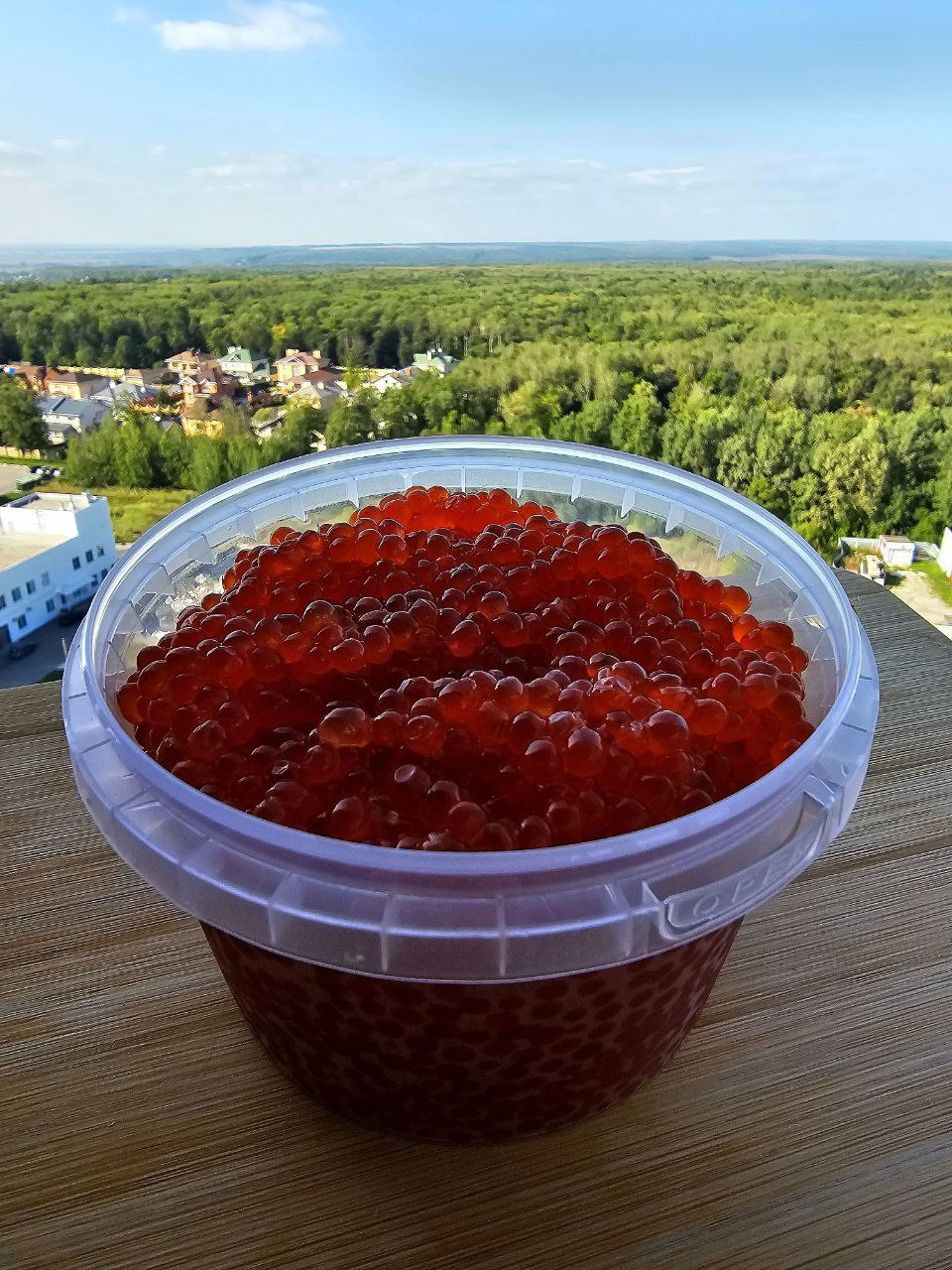 Красная икра на бутерброде